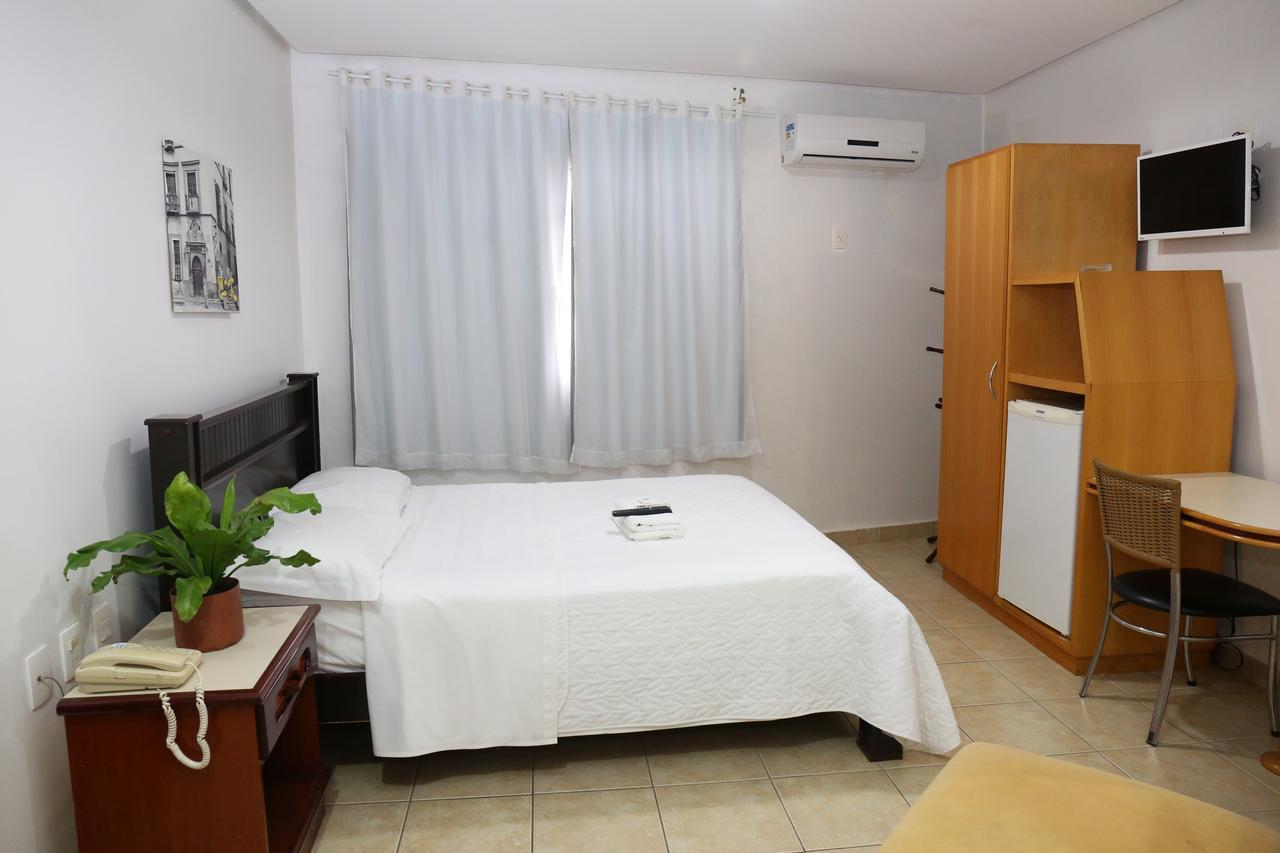 Licia Hotel Joao Pinheiro Esterno foto