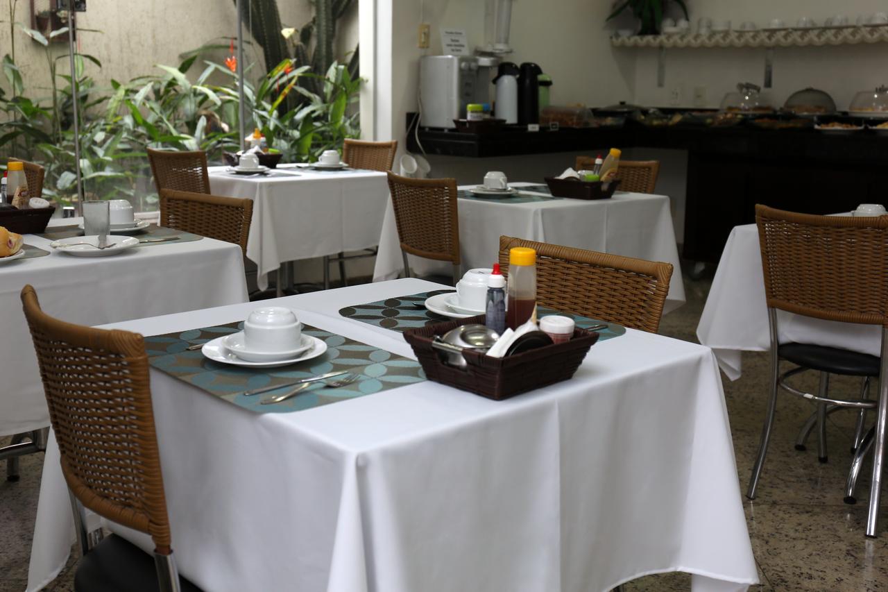 Licia Hotel Joao Pinheiro Esterno foto